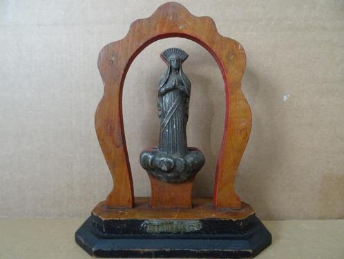 Antiek Mariabeeldje souvenir Mariabeeld Beauraing volkskunst, Antiek en Kunst, Antiek | Religieuze voorwerpen, Ophalen of Verzenden