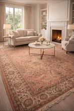 Hand-knotted eastern carpet with classic detailed patterns, Enlèvement