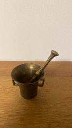 Oude kleine vijzel in messing of brons