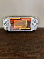 Console PSP 2004 avec 3 jeux et chargeur dans un étui, Consoles de jeu & Jeux vidéo, Consoles de jeu | Sony PSP, Enlèvement ou Envoi