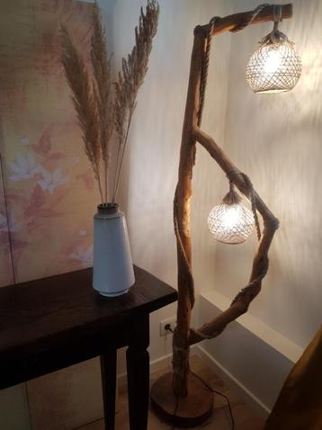 HANDGEMAAKT houten lamp Scandinavische stijl beschikbaar voor biedingen