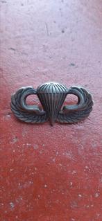 Insigne para, Enlèvement