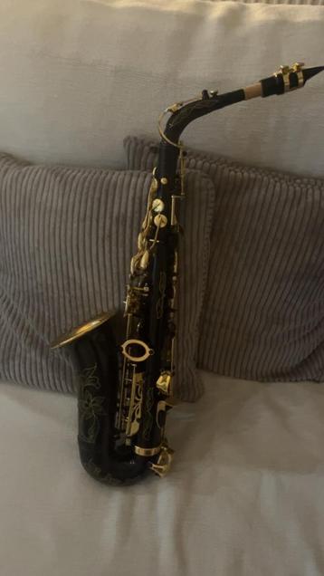 Saxophone alto en laiton 
