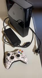 XBOX 360 E + controllers + spellen, Games en Spelcomputers, Spelcomputers | Xbox 360, 250 GB, Met 2 controllers, 360 E, Gebruikt