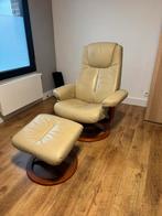 leren relaxstoel met poef te koop, Huis en Inrichting, Ophalen, Zo goed als nieuw