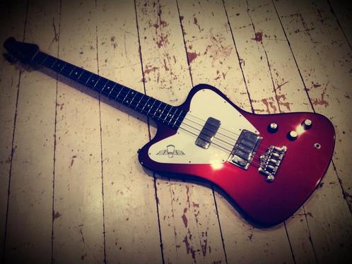 Gibson Thunderbird niet omgekeerd Sparkle Burgundy „2024", Muziek en Instrumenten, Snaarinstrumenten | Gitaren | Bas, Zo goed als nieuw