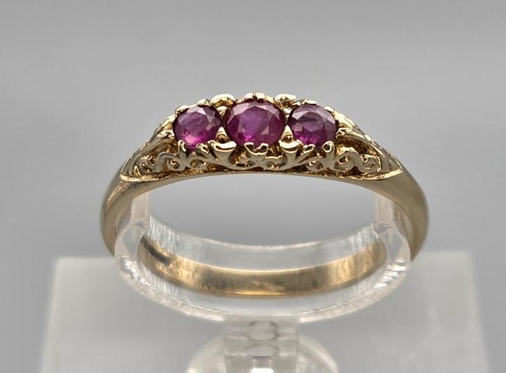 Vintage ring met edelsteen robijn. 2025/747., Handtassen en Accessoires, Ringen, Zo goed als nieuw, Dame, 17 tot 18, Rood, Goud
