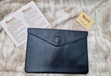 Heel mooie pochette "Le Fusée" van Delvaux beschikbaar voor biedingen