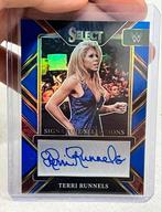 2023 Panini Select WWE Terri Runnels limited + Handtekening, Nieuw, Spelerskaart, Ophalen of Verzenden