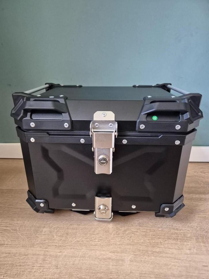Topkoffer aluminium 45 liter zwart + koffer adapterplaat, Motoren, Accessoires | Koffers en Tassen, Nieuw, Ophalen of Verzenden