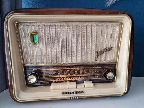 antieke radioMooi kleine Telefunken Jubilate optie Bluetooth, Antiek en Kunst, Antiek | Tv's en Audio, Ophalen of Verzenden
