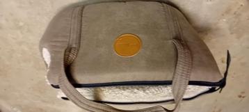 Draagtas hond Jones en vanilla beschikbaar voor biedingen