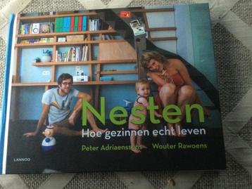 Nesten. Hoe gezinnen echt leven, Enlèvement ou Envoi, Comme neuf, Peter Adriaenssens