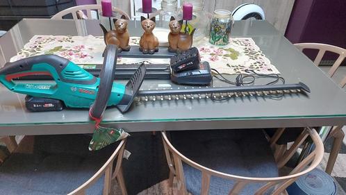 Bosch Heggenschaar AHS 55-20 Li + Bosch 18V 2,5 Ah, Tuin en Terras, Heggenscharen, Zo goed als nieuw, Accu, Ophalen