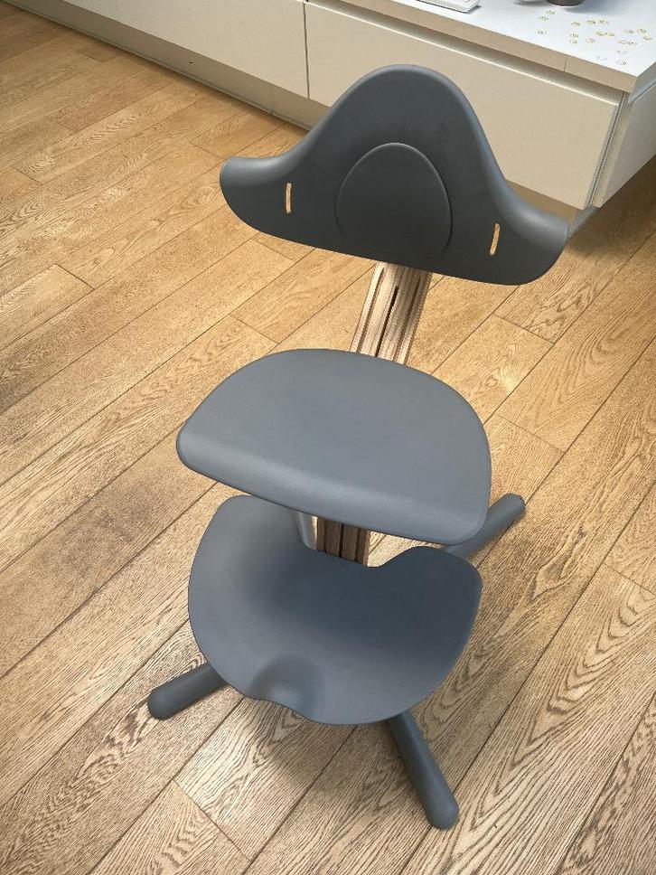Nomi Stokke kinderstoel nieuw grijs, Kinderen en Baby's, Kinderstoelen, Nieuw, Meegroeistoel, Aanschuifbaar, Ophalen