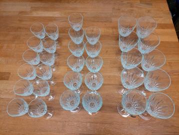Set de verres à vin vintage 33 pièces