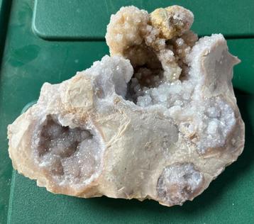 Mooi Geode Quartz kristal - calcedoonmatrix beschikbaar voor biedingen