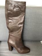 Bruine laarzen, Enlèvement, Neuf