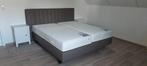 Boxspring 180m br. 2m lang, incl. matrassen en nacht kasten., Ophalen, Gebruikt, 210 cm, Tweepersoons