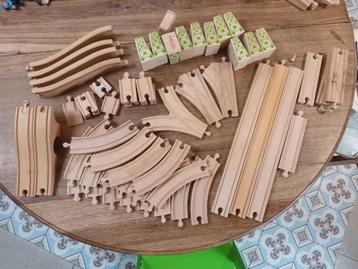 Circuit train en bois style Brio + train Brio, Enfants & Bébés, Jouets | Circuits, Autres marques, Enlèvement, Manuelle, Circuit