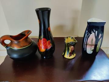 4 kleinere vazen beschikbaar voor biedingen