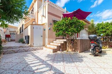 Mediterrane hoekwoning in Cabo Roig beschikbaar voor biedingen