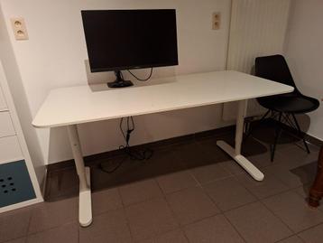 IKEA Bekant bureau wit 160x80 beschikbaar voor biedingen