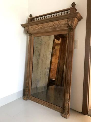 Grote antieke houten spiegel beschikbaar voor biedingen
