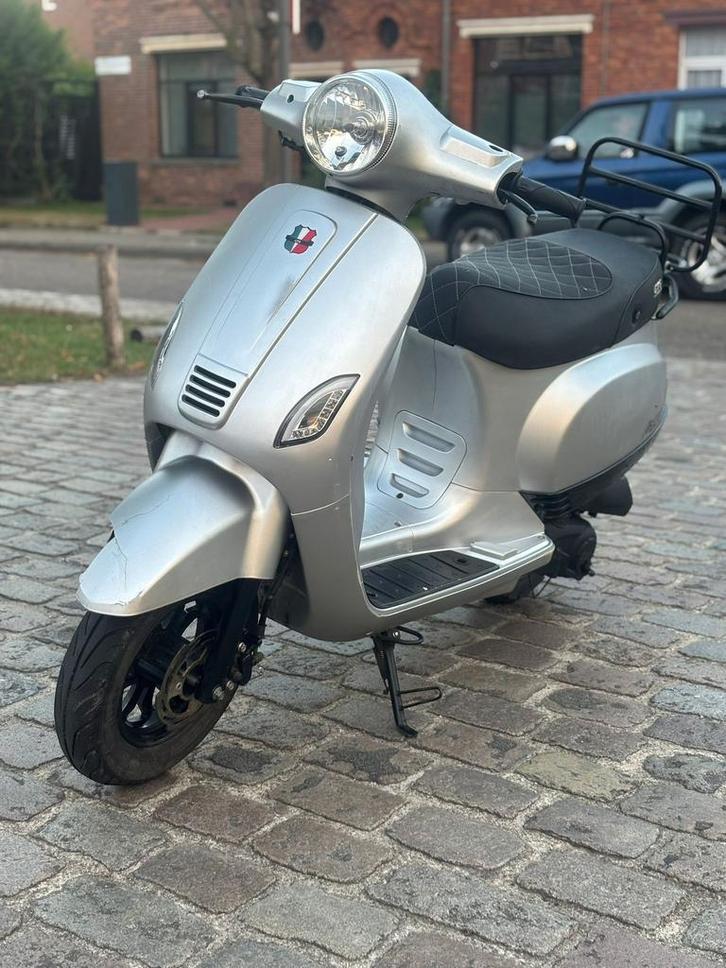 Gts toscana A klasse, Fietsen en Brommers, Scooters | Vespa, Zo goed als nieuw, Overige modellen, Klasse A (25 km/u), Benzine