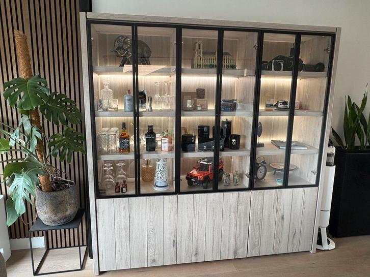 Mooie hoge eetkamer dressoir!, Huis en Inrichting, Woonaccessoires | Kamerschermen, Nieuw, Ophalen of Verzenden