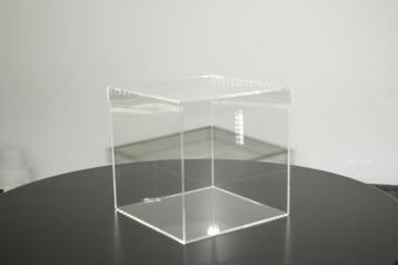 Habitat kubusvormige transparante polycarbonaat dozen beschikbaar voor biedingen