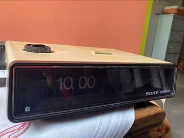 SONY FLIP-FLAP VINTAGE wekkerradio beschikbaar voor biedingen