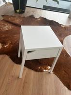 Table de chevet IKEA en métal blanc avec tiroir, Maison & Meubles, 45 à 65 cm, Enlèvement, Utilisé, Métal ou Aluminium