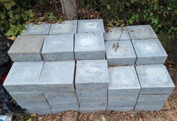 Betonklinkers grijs 22 x 22 x 8 cm beschikbaar voor biedingen