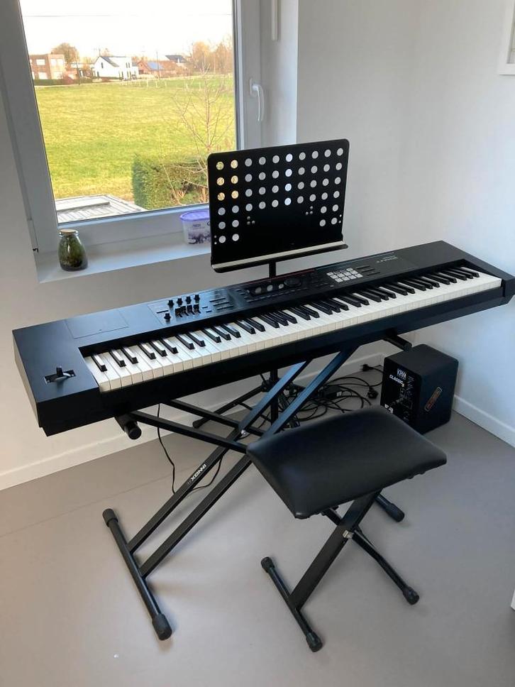 Roland juno DS, Musique & Instruments, Synthétiseurs, Comme neuf, 88 touches, Roland, Avec connexion MIDI, Avec pied, Enlèvement