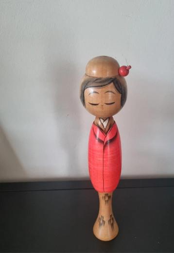 Elegante kokeshi van Miyashita Hajime (1940-2006) beschikbaar voor biedingen