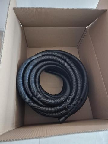 Nieuwe zwembadslang beschikbaar voor biedingen