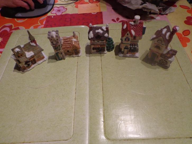 5 kleine kersthuisjes, Diversen, Kerst, Gebruikt, Ophalen of Verzenden