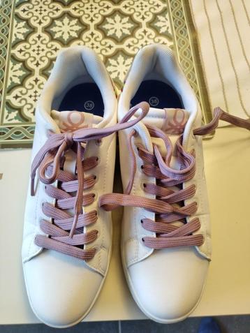 Schoenen Benetton beschikbaar voor biedingen