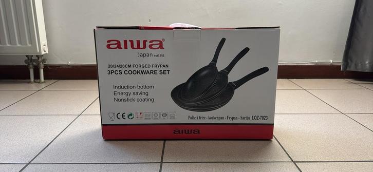 Set de 3 poêles AIWA – Neuf Marque japonaise AIWA, modèle, Huis en Inrichting, Keuken | Potten en Pannen, Zo goed als nieuw, Ophalen of Verzenden