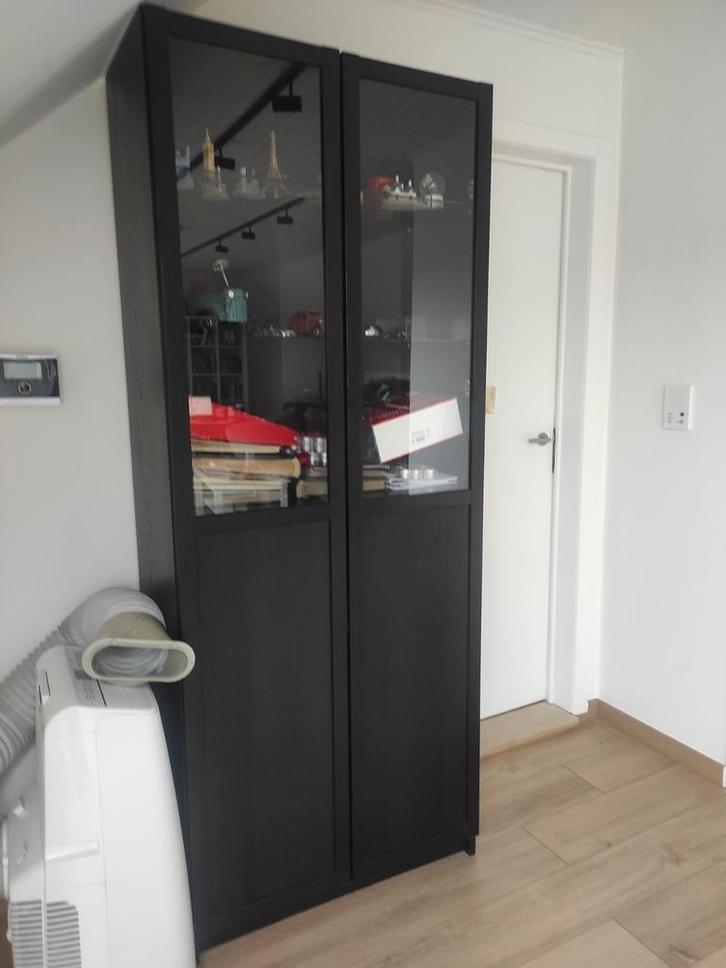 Zwartbruine vitrinekast Ikea, Huis en Inrichting, Kasten | Vitrinekasten, Zo goed als nieuw, 200 cm of meer, 50 tot 100 cm, 25 tot 50 cm