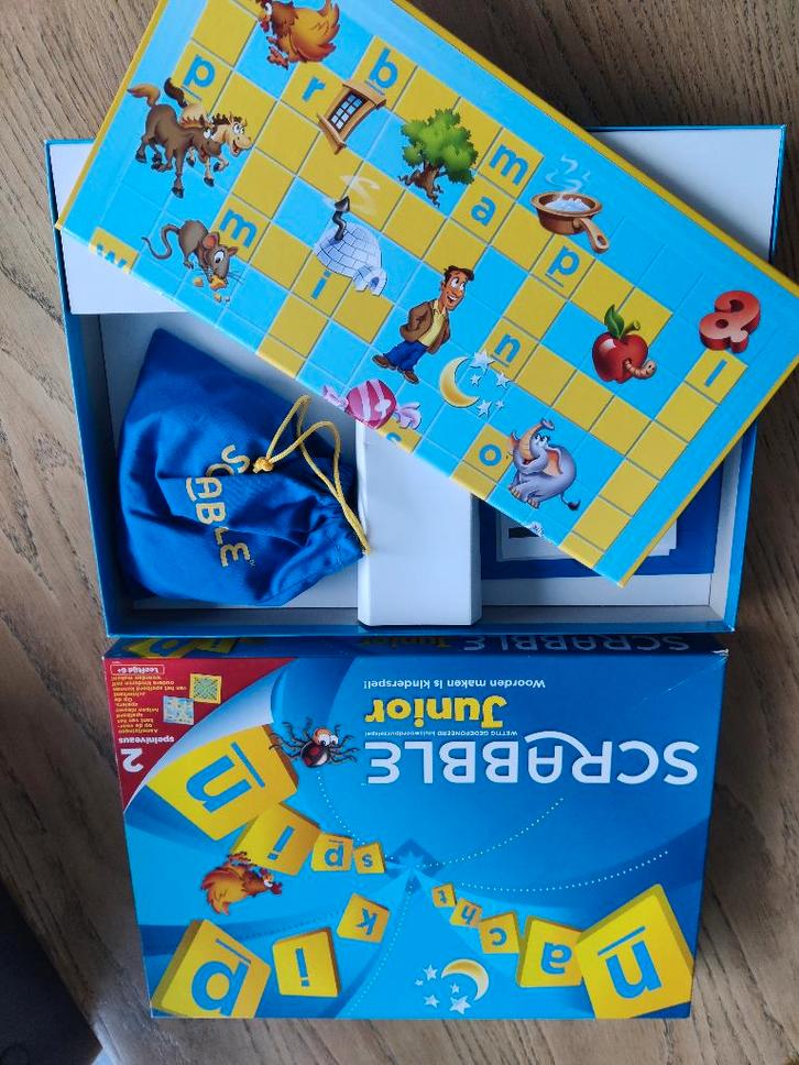 scrabble junior, Hobby en Vrije tijd, Gezelschapsspellen | Bordspellen, Zo goed als nieuw, Ophalen of Verzenden