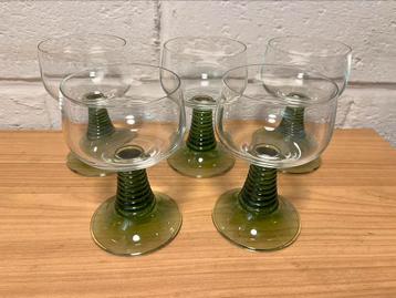 Set van 5 glazen op groen gekleurde steel