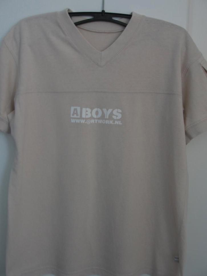 Beige T-shirt met witte print en v-hals, maat 152, Kinderen en Baby's, Kinderkleding | Maat 152, Zo goed als nieuw, Ophalen of Verzenden