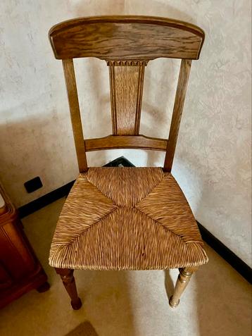 2 voleiken stoelen met mooie zitting. Als nieuw ! beschikbaar voor biedingen