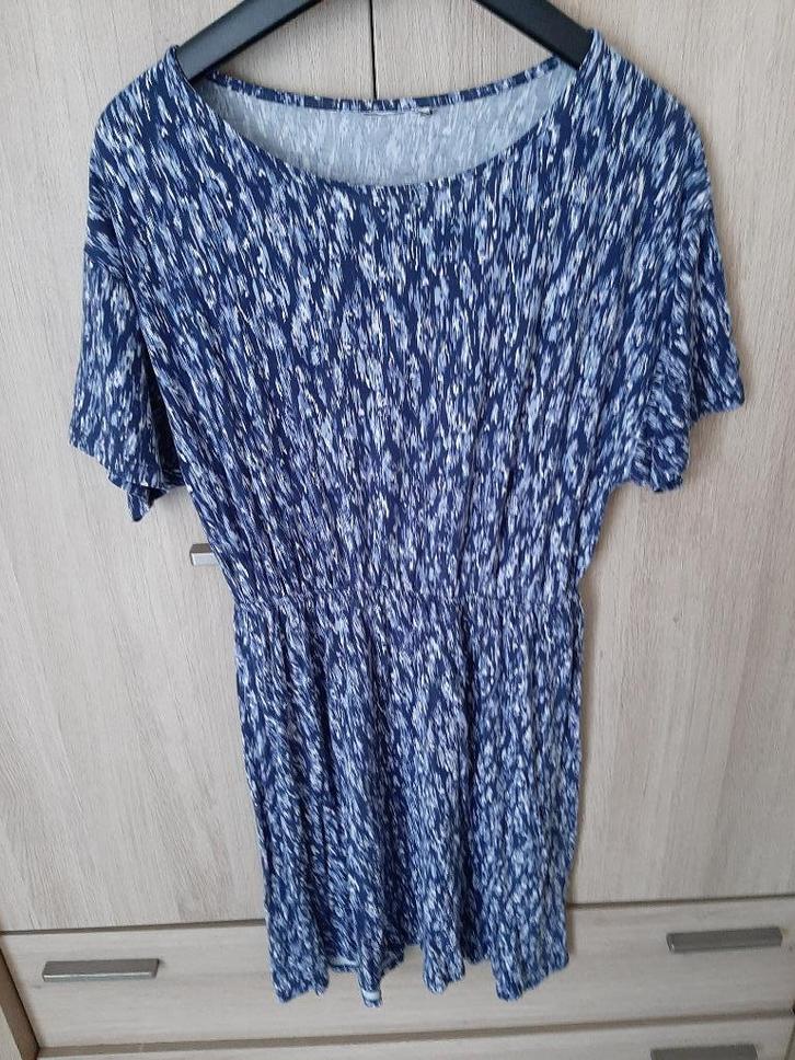 mooi jurkje maat 42/44, Kleding | Dames, Jurken, Zo goed als nieuw, Maat 42/44 (L), Blauw, Knielengte, Ophalen of Verzenden