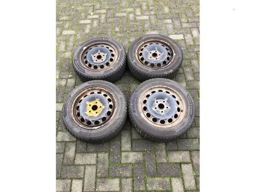Velgen set + winterbanden van een Volkswagen Golf, Auto-onderdelen, Banden en Velgen, Personenwagen, Gebruikt, 3 maanden garantie