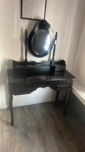 Make up Tafel beschikbaar voor biedingen