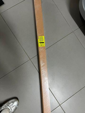 Plinthes neuve bois chêne 240cm beschikbaar voor biedingen