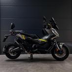 Custom Honda X-ADV 750 Akrapovic - 2023 - 2700km, Motoren, Motoren | Honda, Bedrijf, Handvatverwarming, 2 cilinders, Scooter